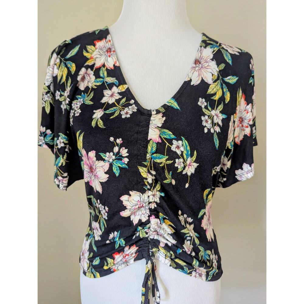 Live to Be Spoiled Size Large Floral Top Black Short Sleeve Ruched Side Tie